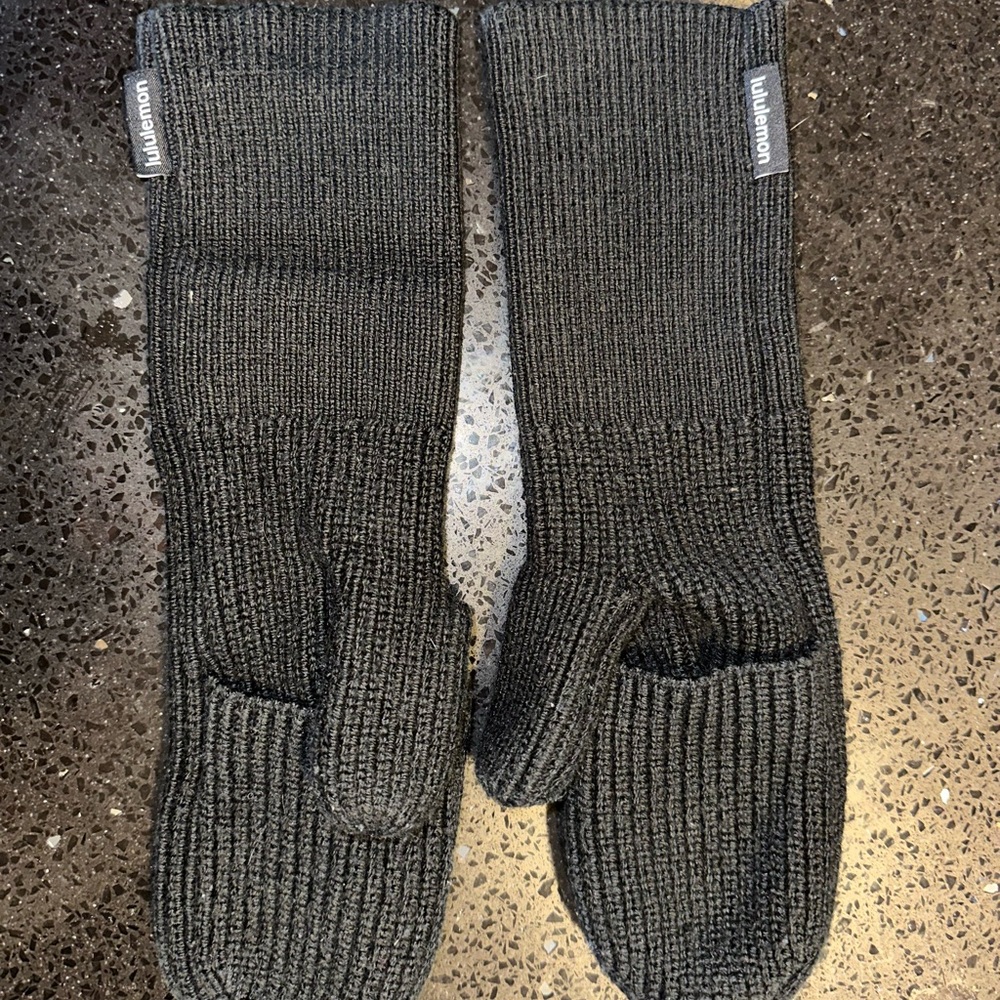 Lululemon Black Knit Mittens